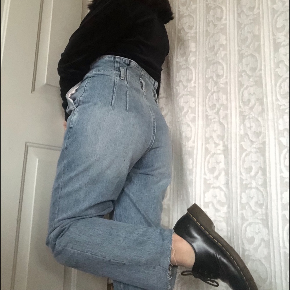 Abercrombie & Fitch mom jeans